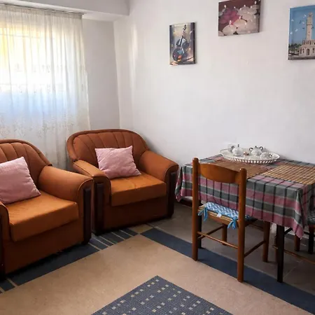 Garden One Bedroom דירה